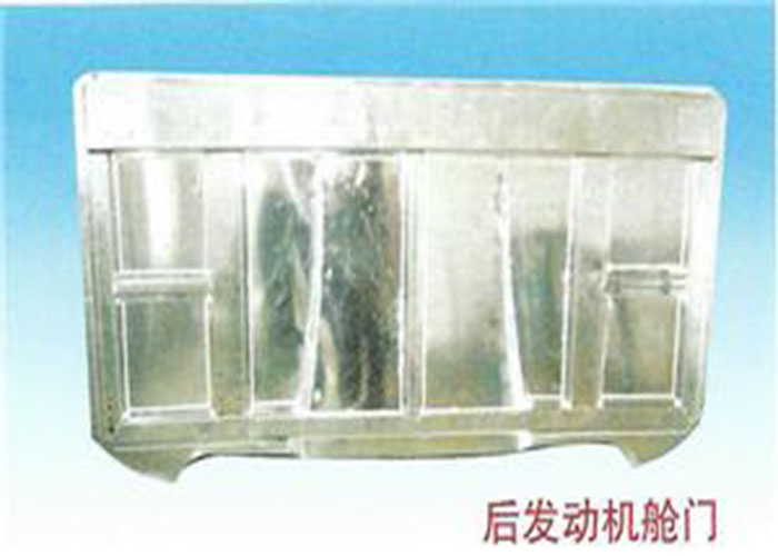 后發動機艙門